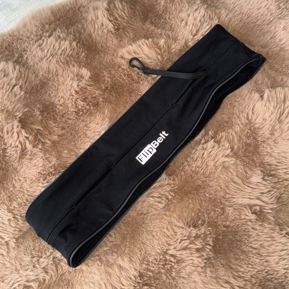 Black FlipBelt Running Belt - Picture 1 of 1